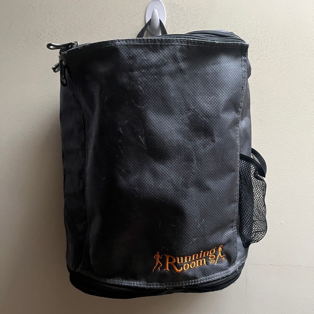 Running Room convertible shoe hanging toiletry backpack locker sports travel bag